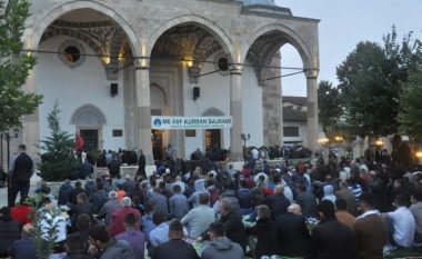Besimtarët myslimanë festojnë Kurban Bajramin