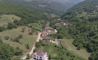 Banorët që po braktisin Prishtinën e Prizrenin për t’iu kthyer jetës në Buzhalë të Suharekës