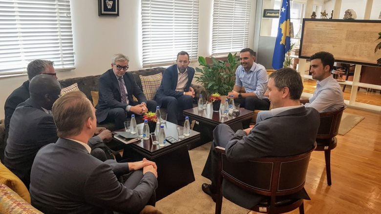 Nisin takimet për privatizimin e Telekomit të Kosovës