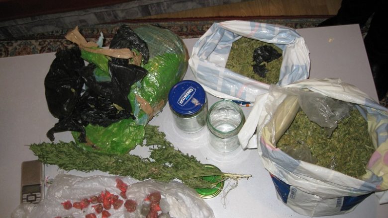 Arrestohen dy persona nga Gostivari tek të cilët janë zbuluar lëndë narkotike