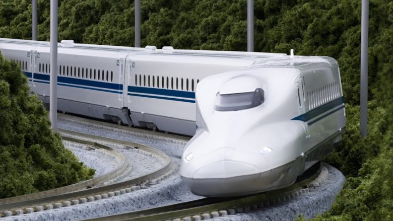 Treni me shpejtësi të lartë në Japoni lëvizi me derën hapur, me 340 pasagjerë në të