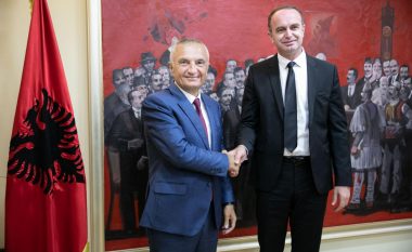 Presidenti Meta takon kryetarin e Komunës së Tuzit, Nik Gjeloshaj