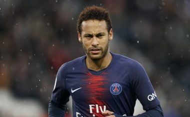 Neymar thyen heshtjen me një mesazh enigmatik