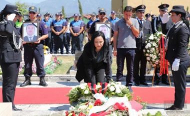Shqipëri, policia kujton katër efektivët e rënë gjatë operacionit për kapjen e Dritan Dajtit