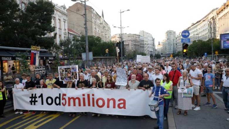Nuk ndalen protestat kundër Vuçiqit në Serbi