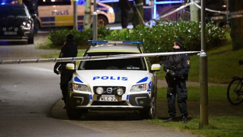 E pritën derisa po kthehej në shtëpi, krimineli serb vritet në Suedi – qëllohet në kokë para gruas dhe fëmijës së tij