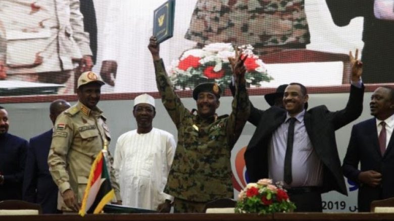 Sudan, opozita dhe ushtria nënshkruajnë marrëveshjen për qeverisje tranzitore