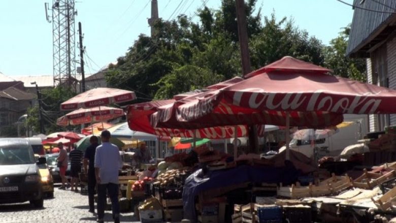Produktet ushqimore të ekspozuara në diell po rrezikon shëndetin e konsumatorëve në Prishtinë