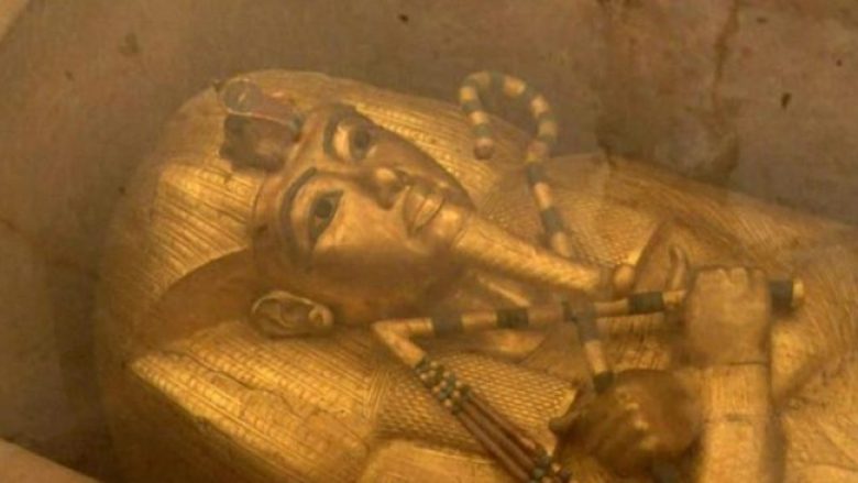 Shfaqet sarkofagu i Tutankhamunit, në restaurim e sipër