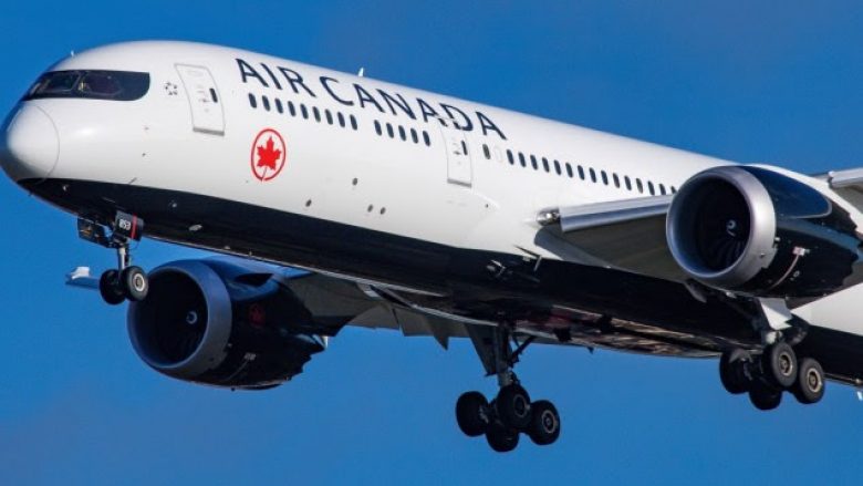 Nuk respektoi frëngjishten, “Air Canada” detyrohet t’i paguajë 15 mijë dollarë çiftit