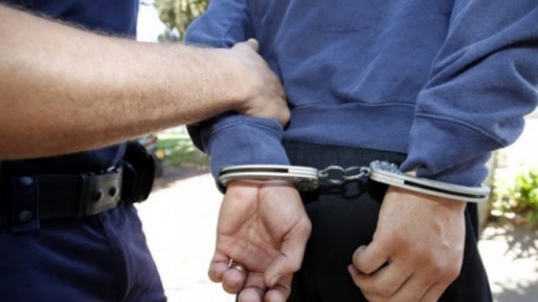 Policia arreston prindërit e fëmijëve që kërkonin lëmoshë