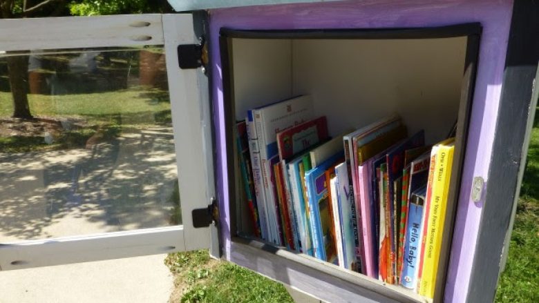 Synohet ngritja e 12 mini-bibliotekave në 12 lagje të Prishtinës