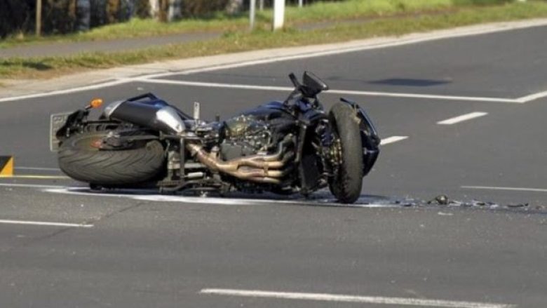 Vdes motoçiklisti pasi përfundon jashtë rruge në Llapnasellë