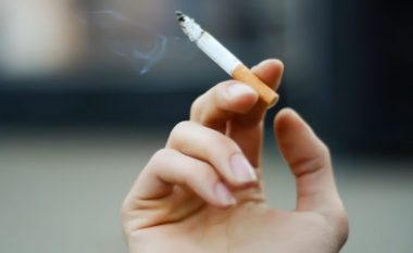 Mali i Zi do t’i gjobis deri 20 mijë euro konsumuesit e cigares në ambiente të mbyllura
