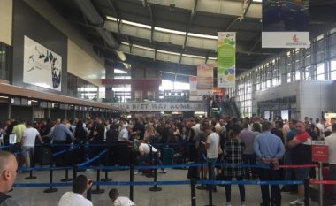 Paralajmërohen masa ndaj grevistëve që shkaktuan vonesa në fluturimet në aeroport