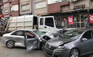 Kamioni godet 9 vetura në Prishtinë, të aksidentuarit jashtë rrezikut për jetë