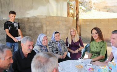 Veseli, vizitë në familjen e heroit Agim Shala