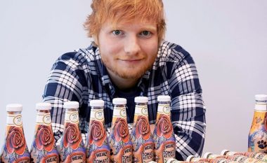 Shishet e salcës Heinz të dizajnuara me tatuazhin e Ed Sheeranit, shiten me çmim marramendës në ankand