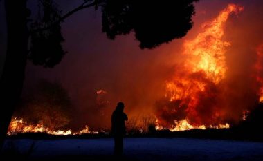 Rrezikohen zonat e banuara nga zjarret në Athinë