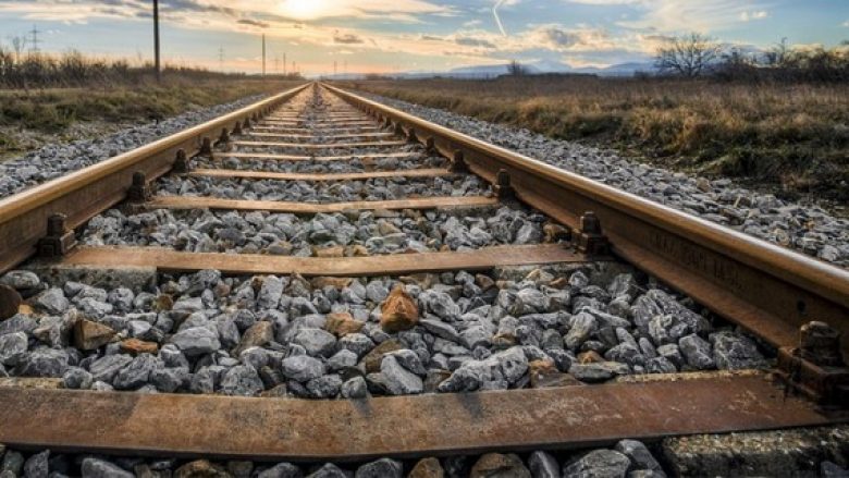 Tragjedi në Greqi: Një migrant po flinte në shinat hekurudhor, shkelet nga një tren