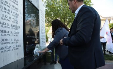 Osmani bëri homazhe tek Kompleksi Memorial në Han të Elezit: Viktimat civile këtu dhe në gjithë Kosovën, janë themeli i lirisë