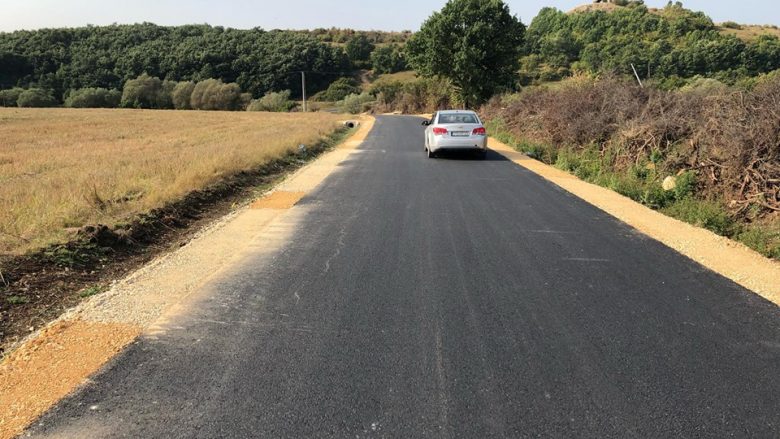 Përfundon asfaltimi i rrugës Çikatovë e Vjetër-Dobroshec