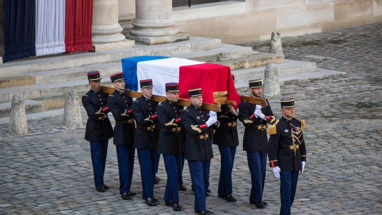 Me nderime ushtarake përcillet në banesën e fundit, liderët botëror nderojnë ish-presidentin francez Jacuqes Chirac