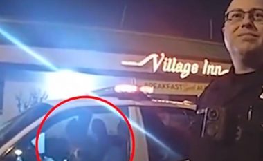 Vjedh veturën e policisë amerikane, vajza pendohet keq për veprimin