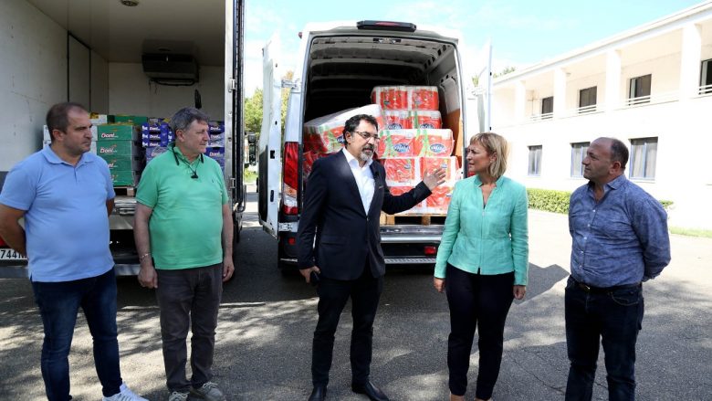 Durrës, shpërndahen ndihma ushqimore për familjet e prekura nga tërmeti