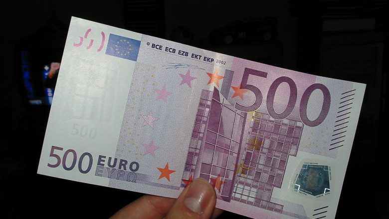 Arkatarja pranon 500 euro të falsifikuara, lajmëron policinë