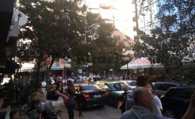 Tërmet i fuqishëm në Tiranë, banorët në panik