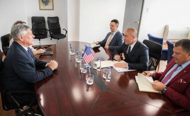 Takohen Haradinaj e Kosnett, bisedojnë për zgjedhjet e 6 tetorit