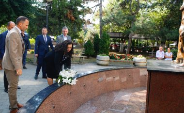 Vjosa Osmani nderon Shën Terezën për Ditën Ndërkombëtare të Bamirësisë