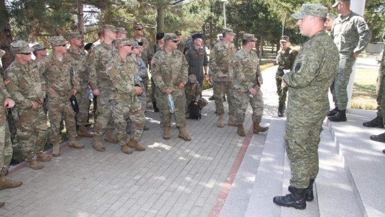 Një delegacion prej 50 oficerësh të Gardës Kombëtare të Ajovës vizitojnë FSK-në