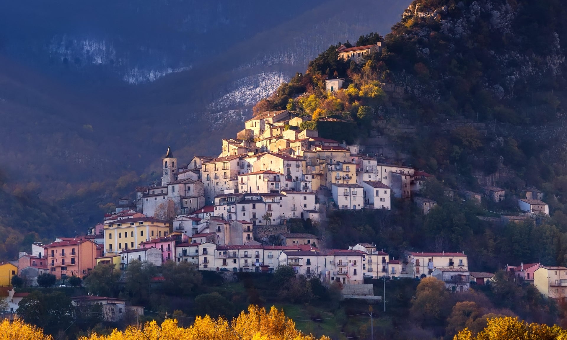 Italia ofron 700 euro në muaj për ata që pranojnë të jetojnë në disa fshatra të saj