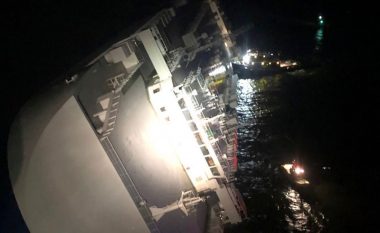 Po transportonte automjete, përmbyset anija gjigante në brigjet e Georgia – po tentohet shpëtimi i katër anëtarëve të ekuipazhit