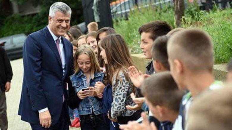 Thaçi uron nxënësit: Suksesi i juaj, do të përcaktojë fatin dhe të ardhmen e shtetit të Kosovës