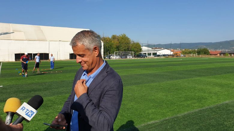 Bylbyl Sokoli takohet me lojtarët dhe flet për herë të parë si trajner i Prishtinës