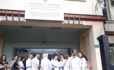 Specialistët e papunë të stomatologjisë protestojnë për të tetën herë