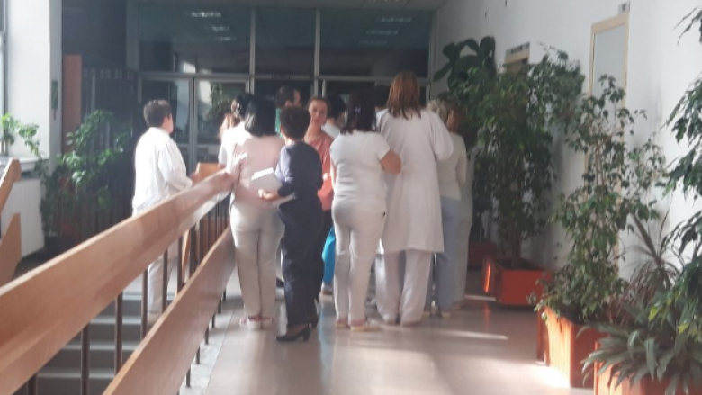 Sërish sulm në spitalin “8 Shtatori”, personeli mjekësor në protesta