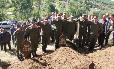 Me nderime të larta është varrosur rreshteri i parë Nijazi Jetullah Uruqi