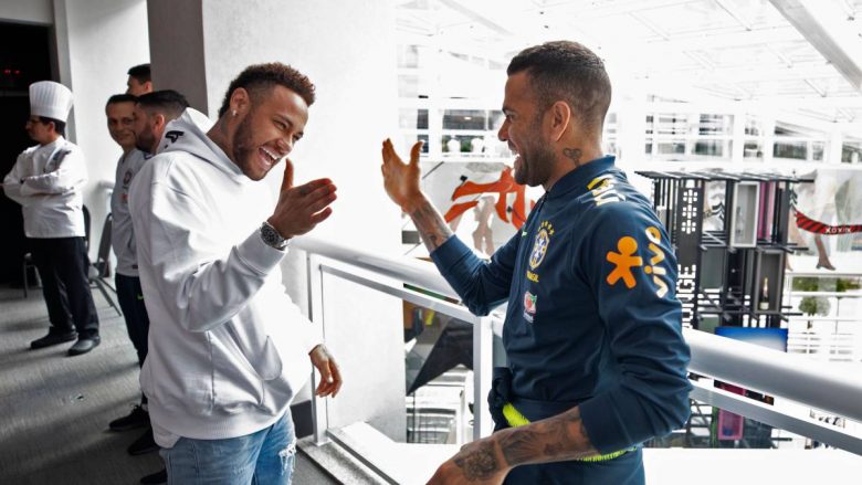 Dani Alves nuk ka dyshime në rikthimin e Neymarit te Barcelona në të ardhmen
