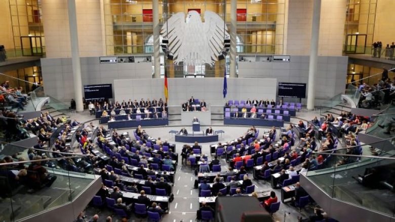Bundestagu gjerman votoi për nisjen bisedimeve me BE-në për Maqedoninë e Veriut dhe Shqipërinë