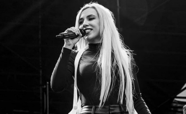 Ava Max: U deshën 10 vjet për t’u bërë një sukses brenda natës