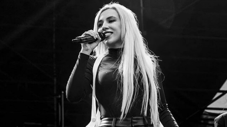 Ava Max: U deshën 10 vjet për t’u bërë një sukses brenda natës