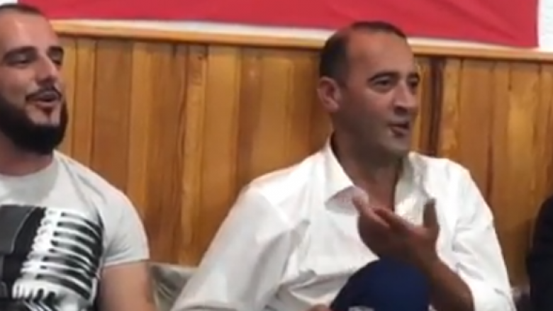 Gold AG këndon në një odë pranë Daut Haradinajt