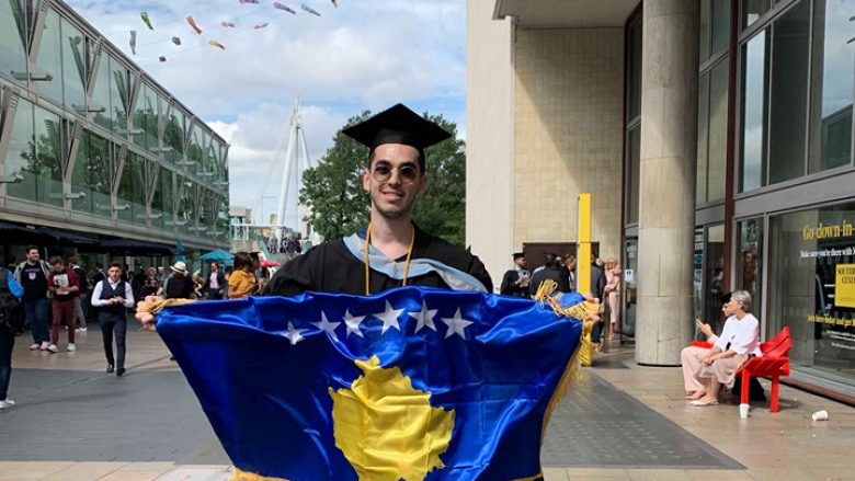Nxënësi kosovar nga American School of Kosova shpallet nxënësi më i dalluar i gjeneratës në Londër