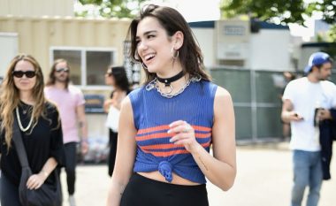 Dua Lipa pas një kohe të gjatë kthehet në Londër, merr vëmendje me veshjen interesante