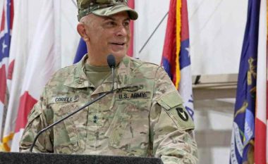 Gjeneral majori Ben Corell i Gardës Kombëtare të Iowa-s, po viziton Kosovën
