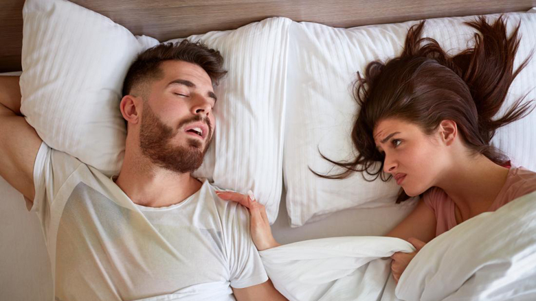 Tri këshilla si ta pengoni të dashurin të mos flejë menjëherë pas seksit